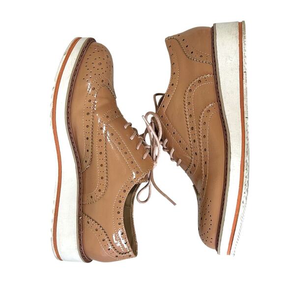 Madden Girl Wingtip Oxford Preppy Academia Paten Leather Lace Up Women Size 7.5 - Picture 3 of 9